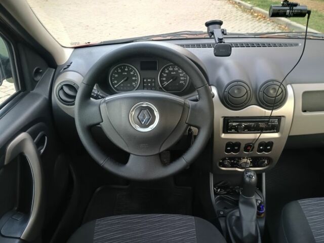 Красный Рено Логан, объемом двигателя 0 л и пробегом 131 тыс. км за 6500 $, фото 6 на Automoto.ua