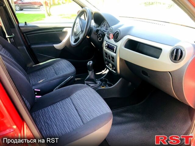 Красный Рено Логан, объемом двигателя 1.4 л и пробегом 189 тыс. км за 3850 $, фото 7 на Automoto.ua