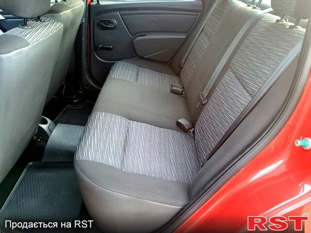 Красный Рено Логан, объемом двигателя 1.4 л и пробегом 130 тыс. км за 6450 $, фото 9 на Automoto.ua