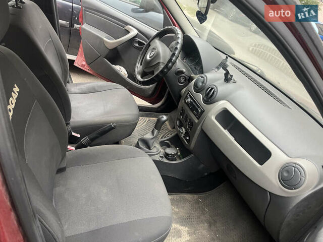 Рено Логан 2011 у Києві на Automoto.ua Червоний Рено Логан, об'ємом двигуна 1.6 л та пробігом 103 тис. км за 3000 $, фото 7 на Automoto.ua