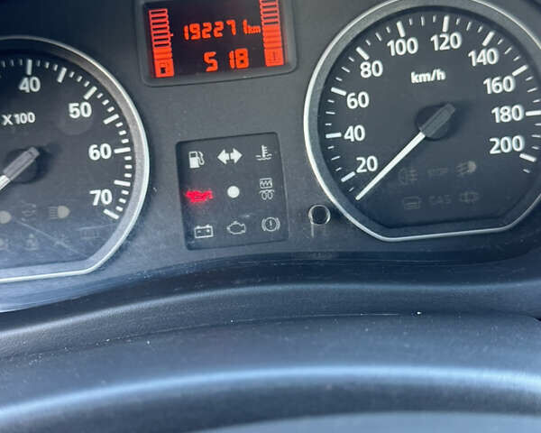 Червоний Рено Логан, об'ємом двигуна 1.6 л та пробігом 192 тис. км за 4200 $, фото 19 на Automoto.ua