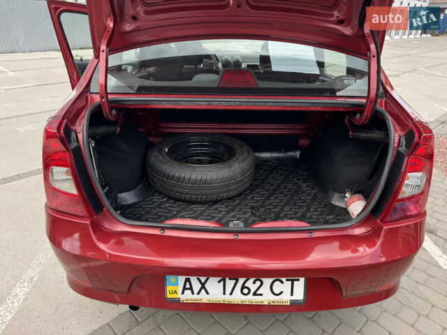 Рено Логан 2012 в Луцке на Automoto.ua Красный Рено Логан, объемом двигателя 1.6 л и пробегом 39 тыс. км за 6400 $, фото 6 на Automoto.ua
