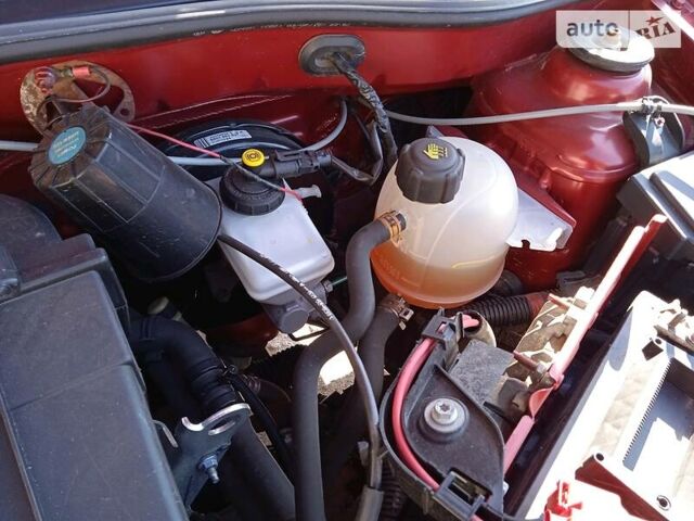 Красный Рено Логан, объемом двигателя 1.4 л и пробегом 120 тыс. км за 6000 $, фото 12 на Automoto.ua