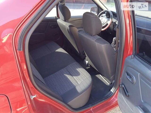 Красный Рено Логан, объемом двигателя 1.4 л и пробегом 120 тыс. км за 6000 $, фото 6 на Automoto.ua