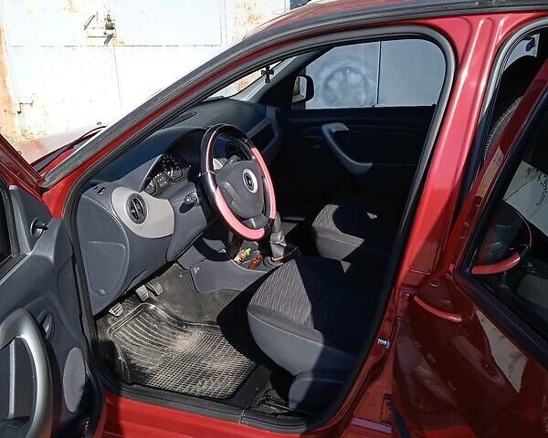 Красный Рено Логан, объемом двигателя 1.4 л и пробегом 120 тыс. км за 6000 $, фото 15 на Automoto.ua