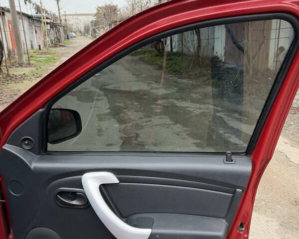 Красный Рено Логан, объемом двигателя 1.39 л и пробегом 73 тыс. км за 5300 $, фото 11 на Automoto.ua