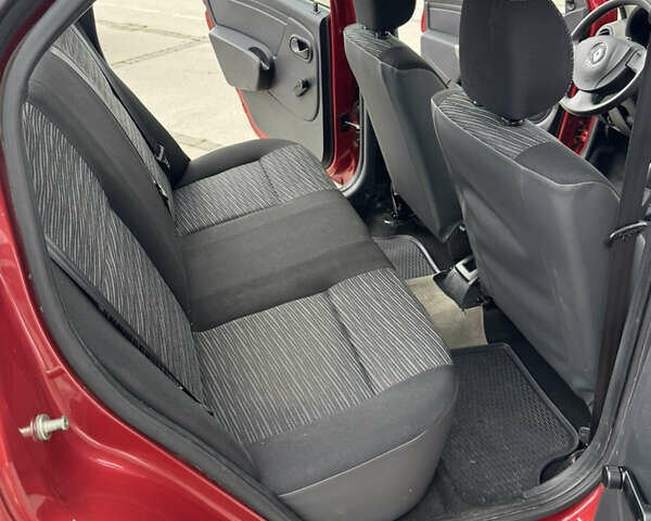 Рено Логан 2012 в Луцке на Automoto.ua Красный Рено Логан, объемом двигателя 1.6 л и пробегом 39 тыс. км за 6400 $, фото 9 на Automoto.ua