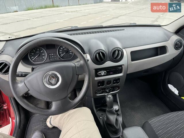 Рено Логан 2012 в Луцке на Automoto.ua Красный Рено Логан, объемом двигателя 1.6 л и пробегом 39 тыс. км за 6400 $, фото 8 на Automoto.ua