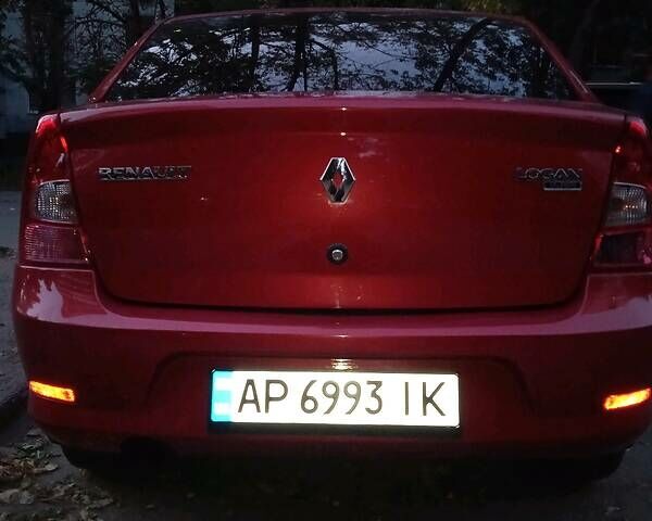 Красный Рено Логан, объемом двигателя 1.4 л и пробегом 120 тыс. км за 6000 $, фото 2 на Automoto.ua