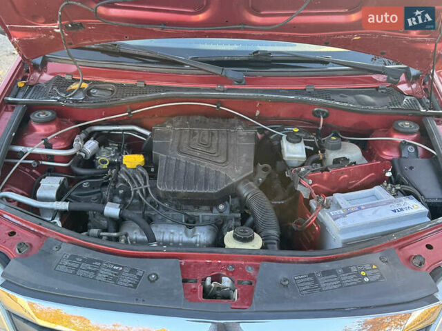 Червоний Рено Логан, об'ємом двигуна 1.6 л та пробігом 192 тис. км за 4200 $, фото 21 на Automoto.ua