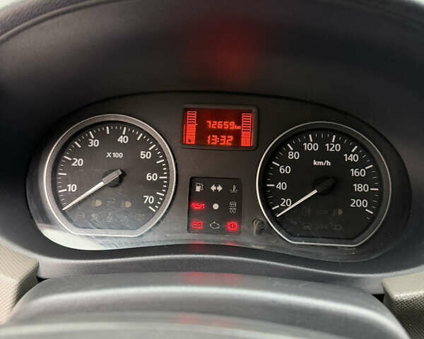 Красный Рено Логан, объемом двигателя 1.39 л и пробегом 73 тыс. км за 5300 $, фото 4 на Automoto.ua