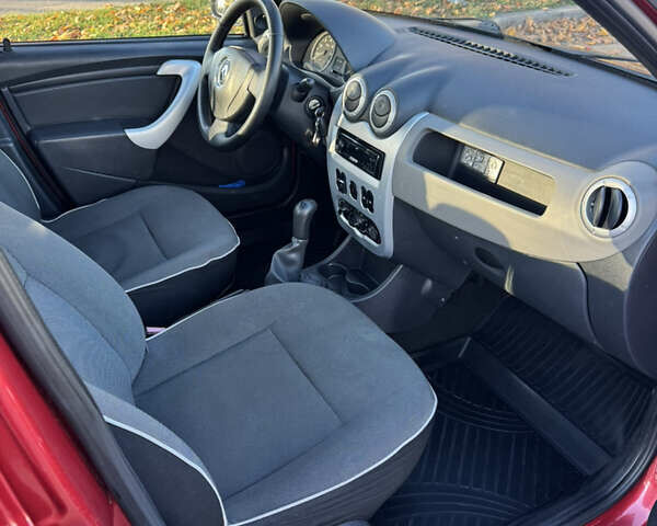 Червоний Рено Логан, об'ємом двигуна 1.6 л та пробігом 192 тис. км за 4200 $, фото 12 на Automoto.ua