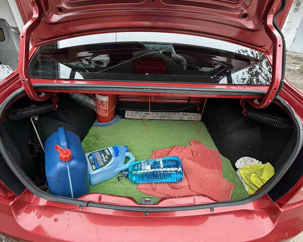 Красный Рено Логан, объемом двигателя 1.39 л и пробегом 73 тыс. км за 5300 $, фото 15 на Automoto.ua