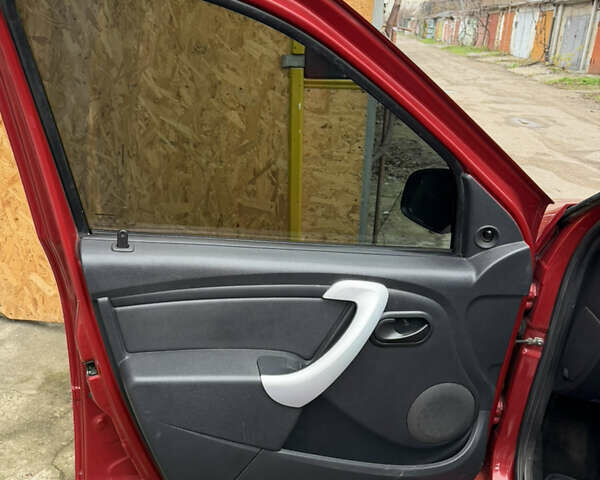 Красный Рено Логан, объемом двигателя 1.39 л и пробегом 73 тыс. км за 5300 $, фото 9 на Automoto.ua