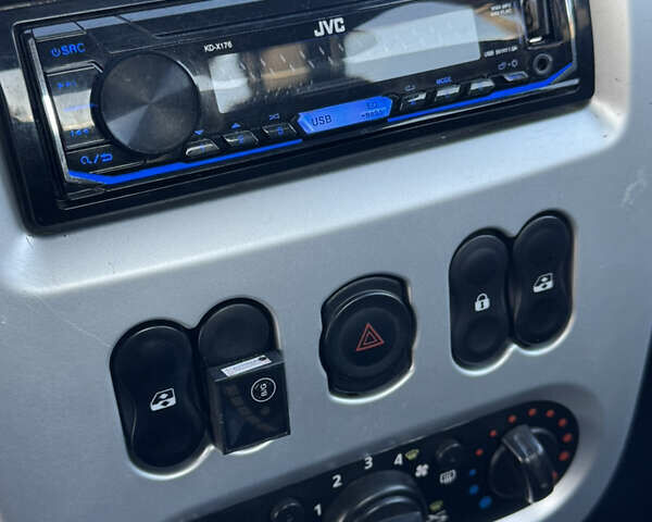 Червоний Рено Логан, об'ємом двигуна 1.6 л та пробігом 192 тис. км за 4200 $, фото 20 на Automoto.ua