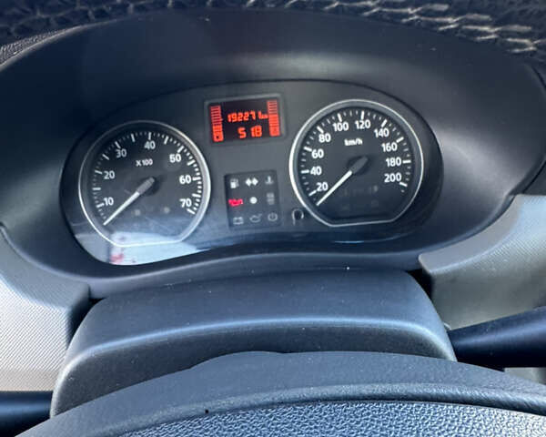 Червоний Рено Логан, об'ємом двигуна 1.6 л та пробігом 192 тис. км за 4200 $, фото 18 на Automoto.ua