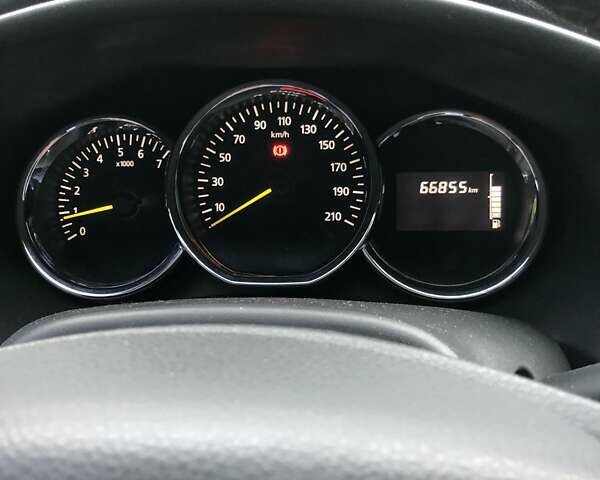 Красный Рено Логан, объемом двигателя 1.46 л и пробегом 67 тыс. км за 7600 $, фото 5 на Automoto.ua