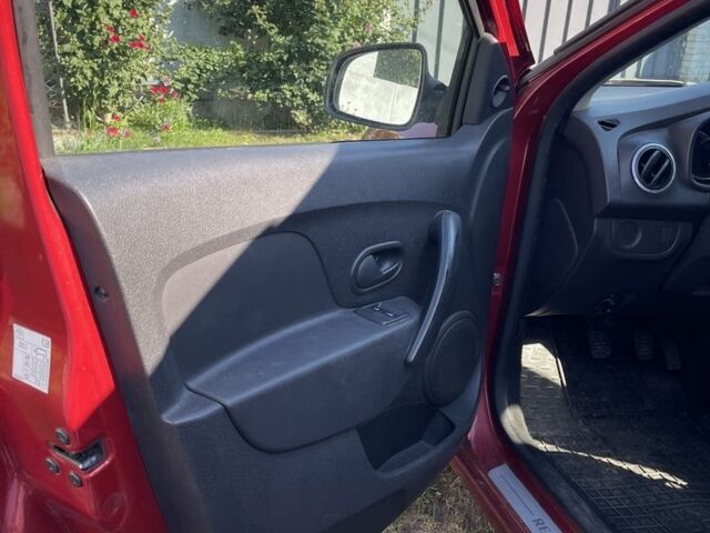 Красный Рено Логан, объемом двигателя 1.1 л и пробегом 337 тыс. км за 3950 $, фото 9 на Automoto.ua