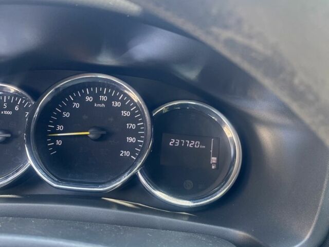 Червоний Рено Логан, об'ємом двигуна 1.1 л та пробігом 246 тис. км за 4400 $, фото 1 на Automoto.ua