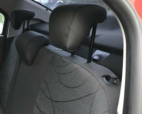 Красный Рено Логан, объемом двигателя 1.46 л и пробегом 67 тыс. км за 7600 $, фото 6 на Automoto.ua