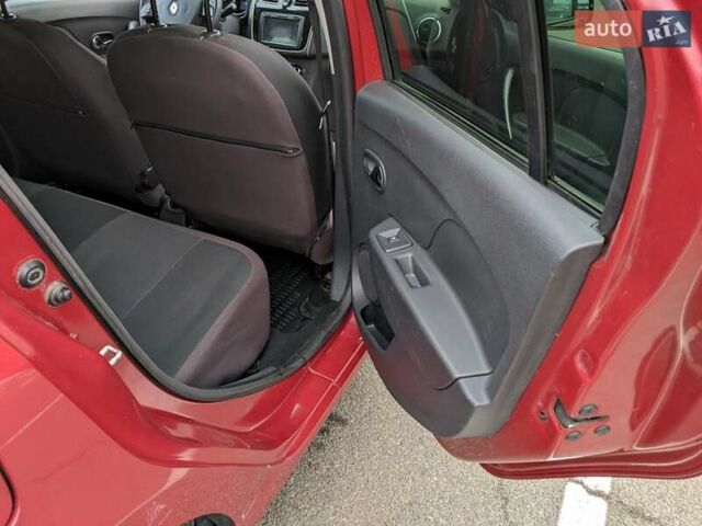 Червоний Рено Логан, об'ємом двигуна 1.6 л та пробігом 76 тис. км за 8500 $, фото 13 на Automoto.ua