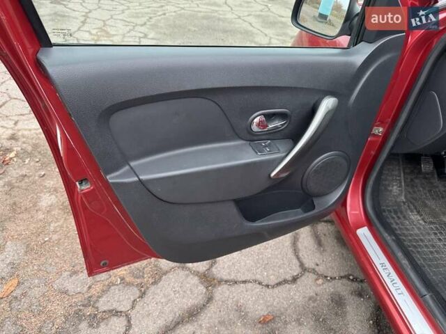 Красный Рено Логан, объемом двигателя 1.6 л и пробегом 273 тыс. км за 5550 $, фото 13 на Automoto.ua