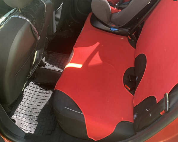 Красный Рено Логан, объемом двигателя 1.6 л и пробегом 117 тыс. км за 7400 $, фото 8 на Automoto.ua