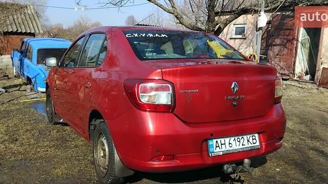 Красный Рено Логан, объемом двигателя 0.9 л и пробегом 110 тыс. км за 7200 $, фото 1 на Automoto.ua