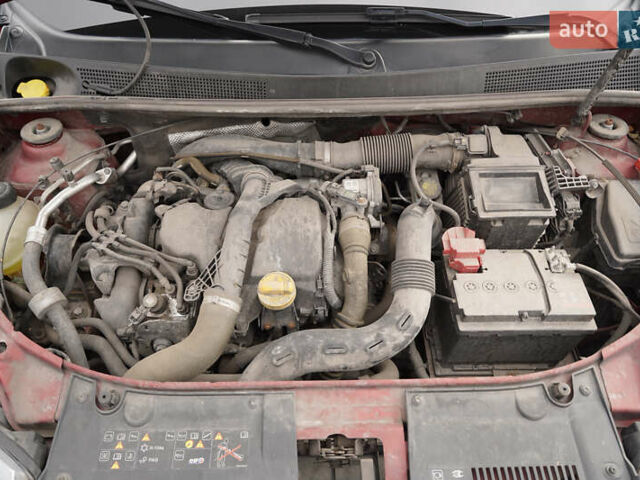 Червоний Рено Логан, об'ємом двигуна 1.5 л та пробігом 102 тис. км за 9800 $, фото 15 на Automoto.ua