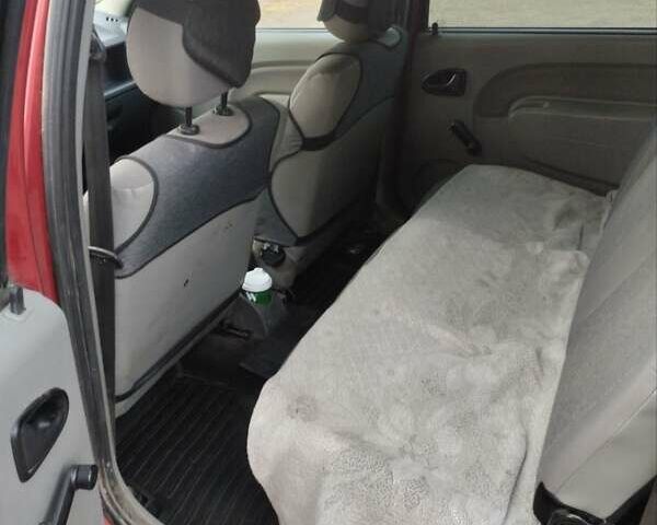 Красный Рено Логан, объемом двигателя 1.46 л и пробегом 223 тыс. км за 5600 $, фото 12 на Automoto.ua