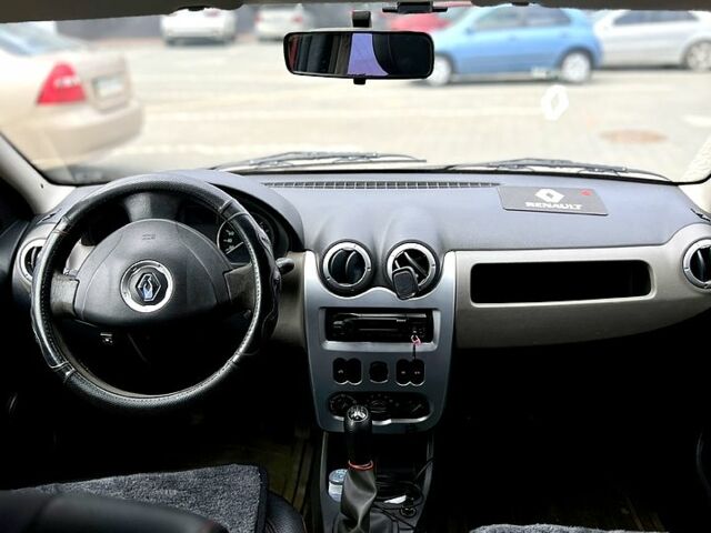 Красный Рено Логан, объемом двигателя 1.6 л и пробегом 304 тыс. км за 5500 $, фото 7 на Automoto.ua