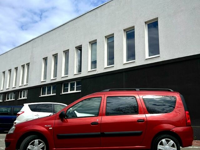 Красный Рено Логан, объемом двигателя 1.6 л и пробегом 304 тыс. км за 5500 $, фото 2 на Automoto.ua