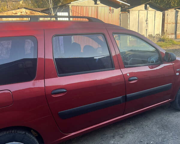 Красный Рено Логан, объемом двигателя 1.6 л и пробегом 304 тыс. км за 4950 $, фото 5 на Automoto.ua