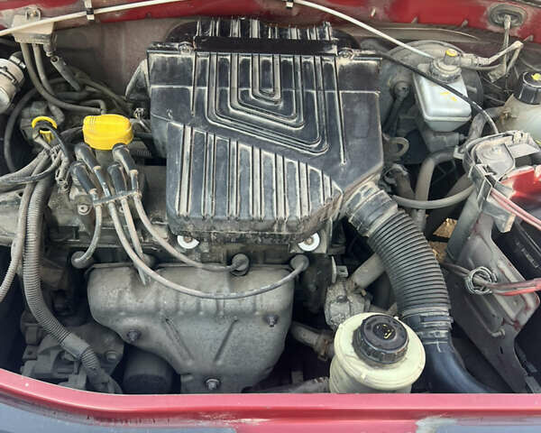 Красный Рено Логан, объемом двигателя 1.6 л и пробегом 304 тыс. км за 4950 $, фото 14 на Automoto.ua