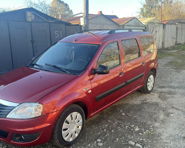 Красный Рено Логан, объемом двигателя 1.6 л и пробегом 304 тыс. км за 4950 $, фото 2 на Automoto.ua