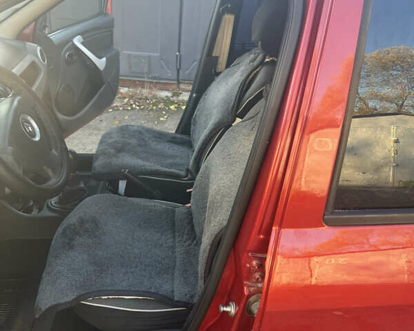 Красный Рено Логан, объемом двигателя 1.6 л и пробегом 304 тыс. км за 4950 $, фото 12 на Automoto.ua