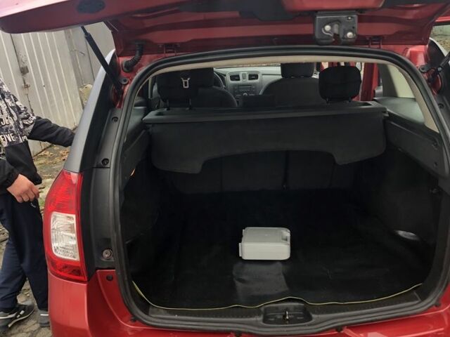 Червоний Рено Логан, об'ємом двигуна 0 л та пробігом 72 тис. км за 7500 $, фото 13 на Automoto.ua