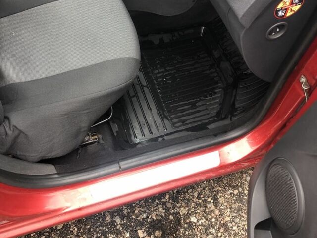 Червоний Рено Логан, об'ємом двигуна 0 л та пробігом 72 тис. км за 7500 $, фото 8 на Automoto.ua