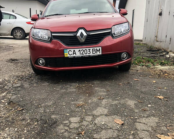 Рено Логан 2013 у Смеле на Automoto.ua Червоний Рено Логан, об'ємом двигуна 1.15 л та пробігом 72 тис. км за 7500 $, фото 3 на Automoto.ua