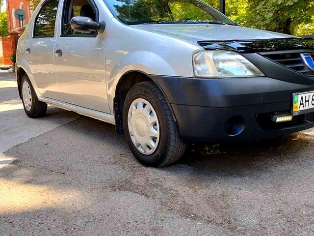 Рено Логан, объемом двигателя 1.4 л и пробегом 200 тыс. км за 3350 $, фото 3 на Automoto.ua