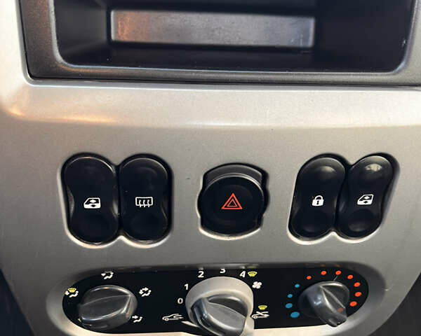 Рено Логан, объемом двигателя 1.5 л и пробегом 264 тыс. км за 3650 $, фото 12 на Automoto.ua