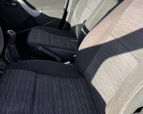 Рено Логан, объемом двигателя 1.5 л и пробегом 264 тыс. км за 3650 $, фото 18 на Automoto.ua