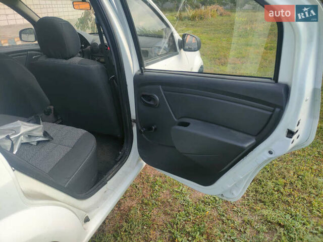 Рено Логан, объемом двигателя 1.4 л и пробегом 213 тыс. км за 4000 $, фото 5 на Automoto.ua