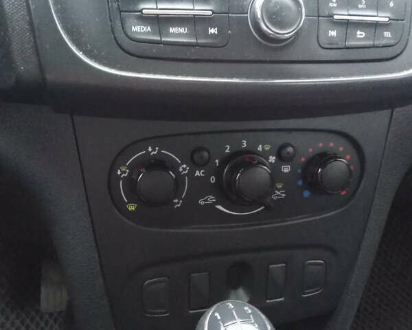 Рено Логан, объемом двигателя 1.6 л и пробегом 147 тыс. км за 5350 $, фото 17 на Automoto.ua