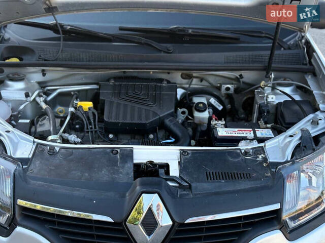 Рено Логан, объемом двигателя 1.6 л и пробегом 144 тыс. км за 5700 $, фото 20 на Automoto.ua