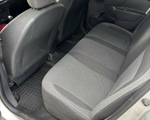 Рено Логан, об'ємом двигуна 1.2 л та пробігом 162 тис. км за 4999 $, фото 13 на Automoto.ua