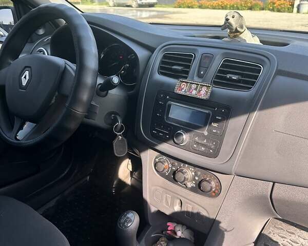 Рено Логан, объемом двигателя 1.6 л и пробегом 10 тыс. км за 11399 $, фото 9 на Automoto.ua