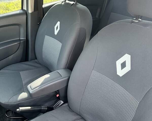 Рено Логан, объемом двигателя 1.6 л и пробегом 10 тыс. км за 11399 $, фото 6 на Automoto.ua