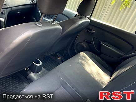 Рено Логан, объемом двигателя 1.2 л и пробегом 154 тыс. км за 5950 $, фото 4 на Automoto.ua