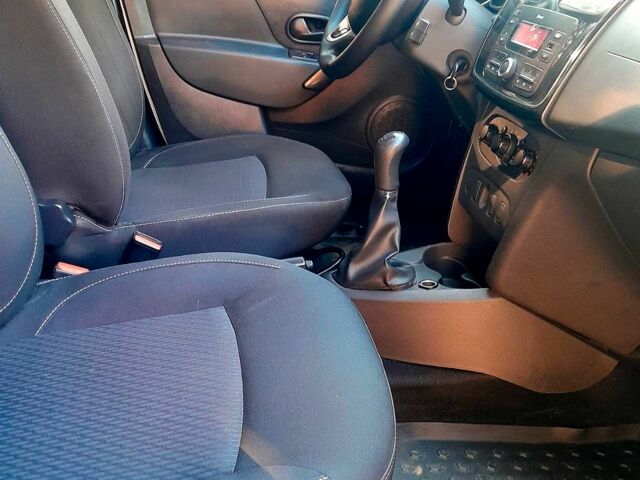 Рено Логан, объемом двигателя 1 л и пробегом 131 тыс. км за 6500 $, фото 4 на Automoto.ua